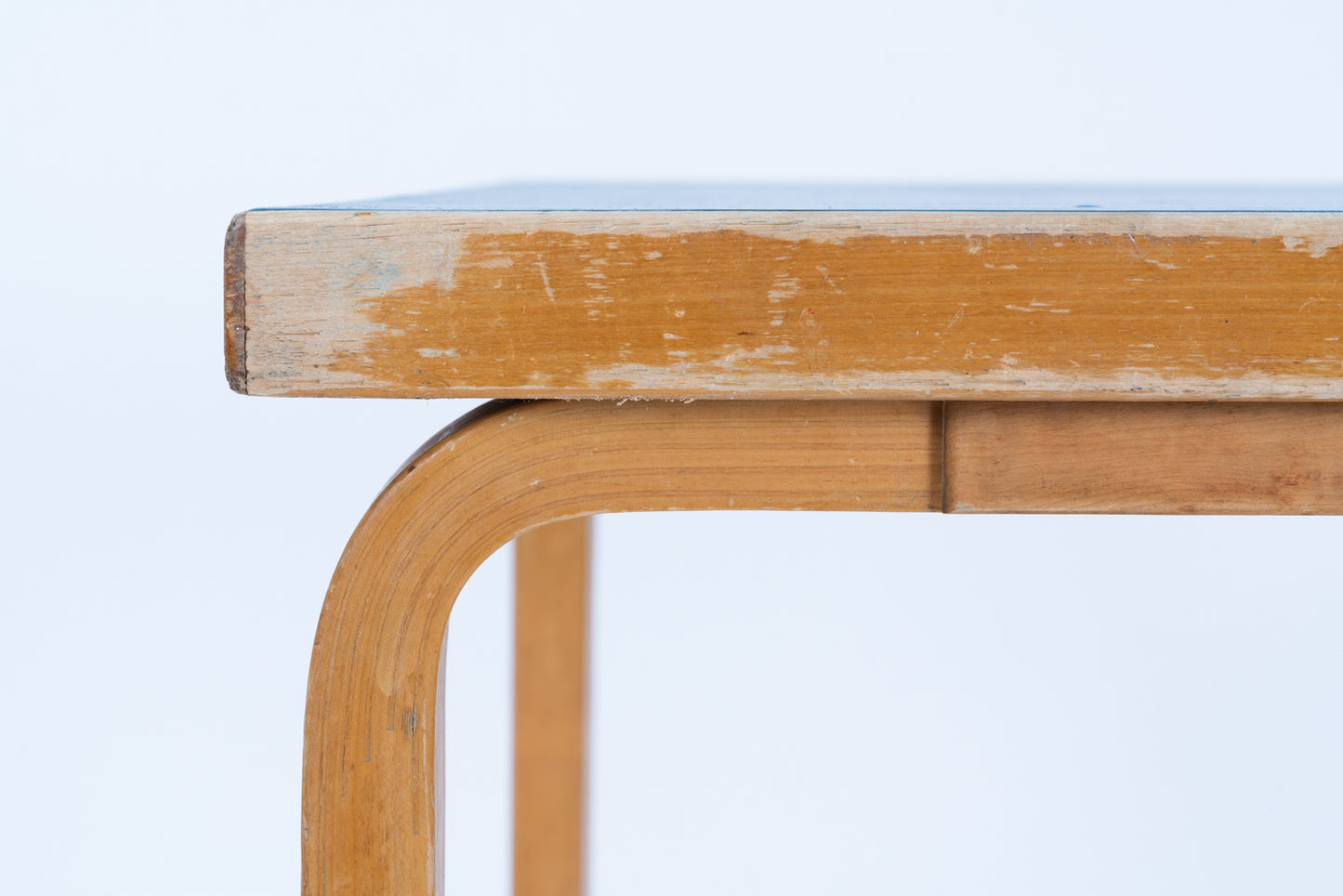 Alvar Aalto | Table blue linoleum