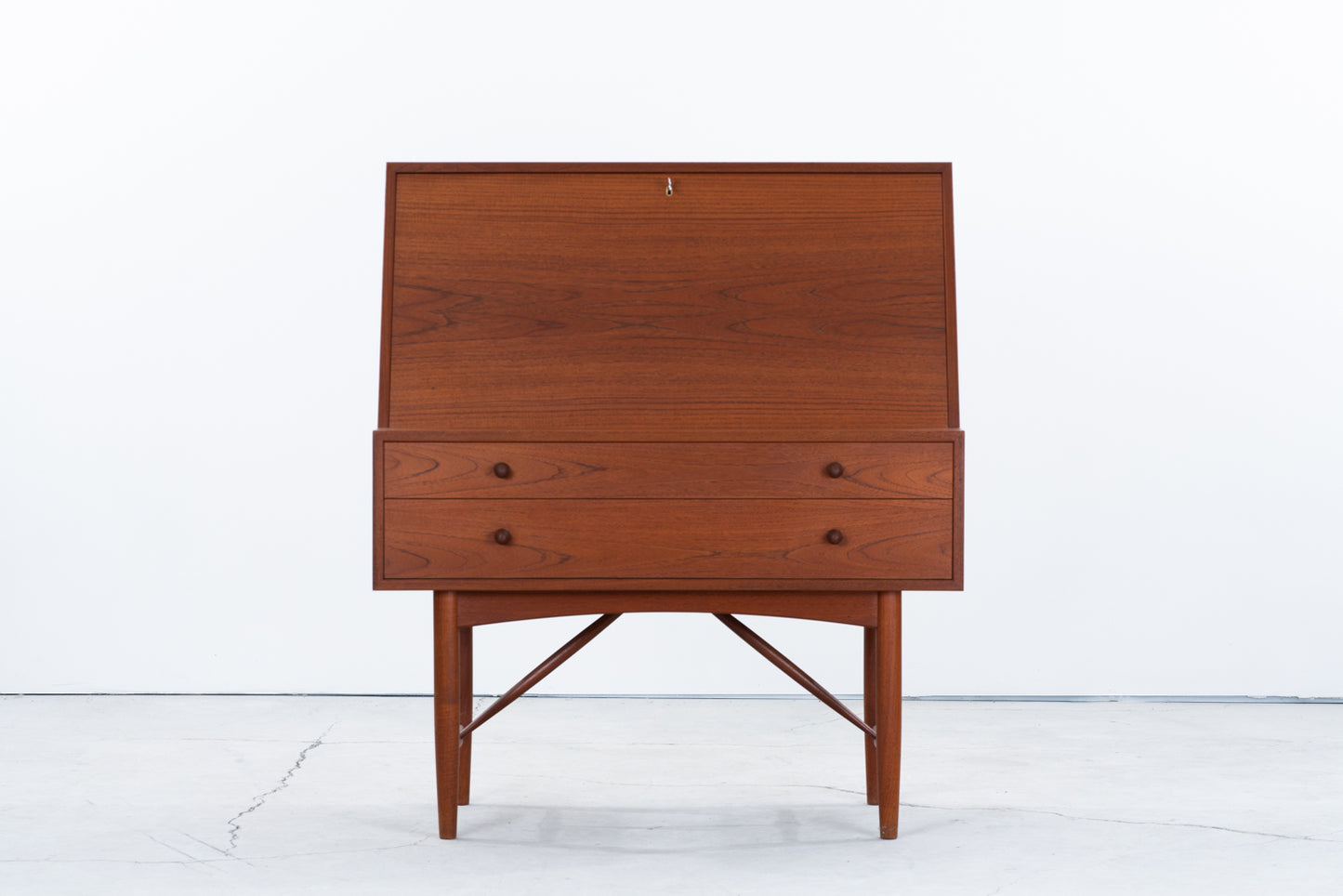 Ib Kofod Larsen | bureau
