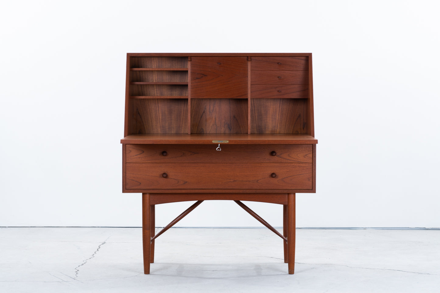 Ib Kofod Larsen | bureau