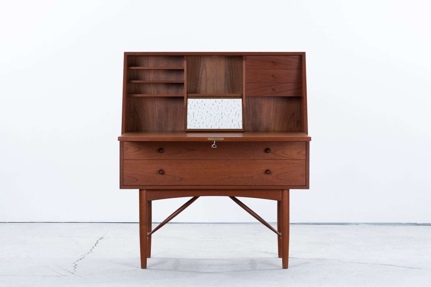 Ib Kofod Larsen | bureau