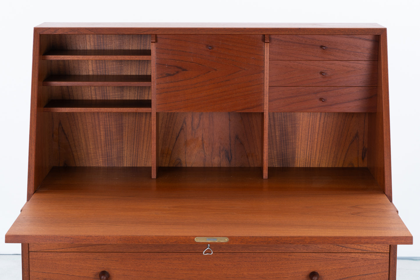 Ib Kofod Larsen | bureau
