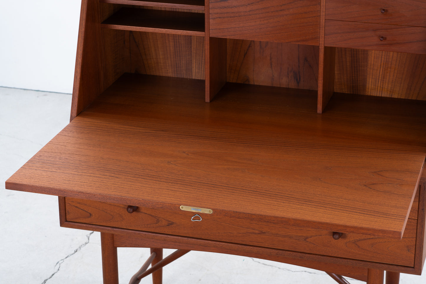 Ib Kofod Larsen | bureau