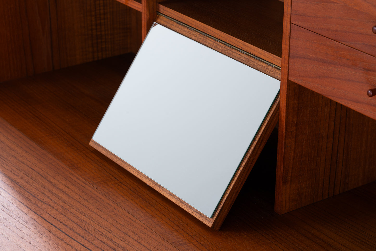 Ib Kofod Larsen | bureau