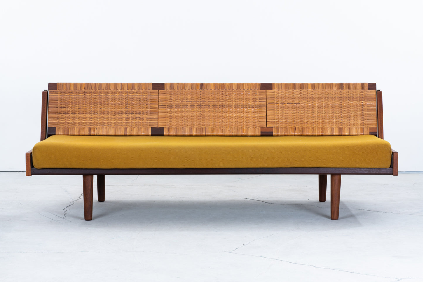 Hans J Wegner | GE7 (GE258) daybed