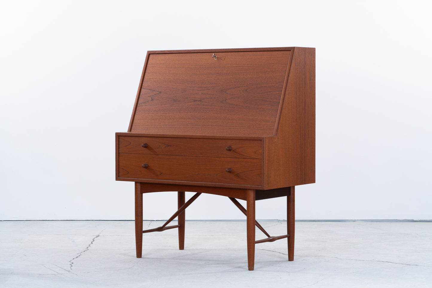 Ib Kofod Larsen | bureau