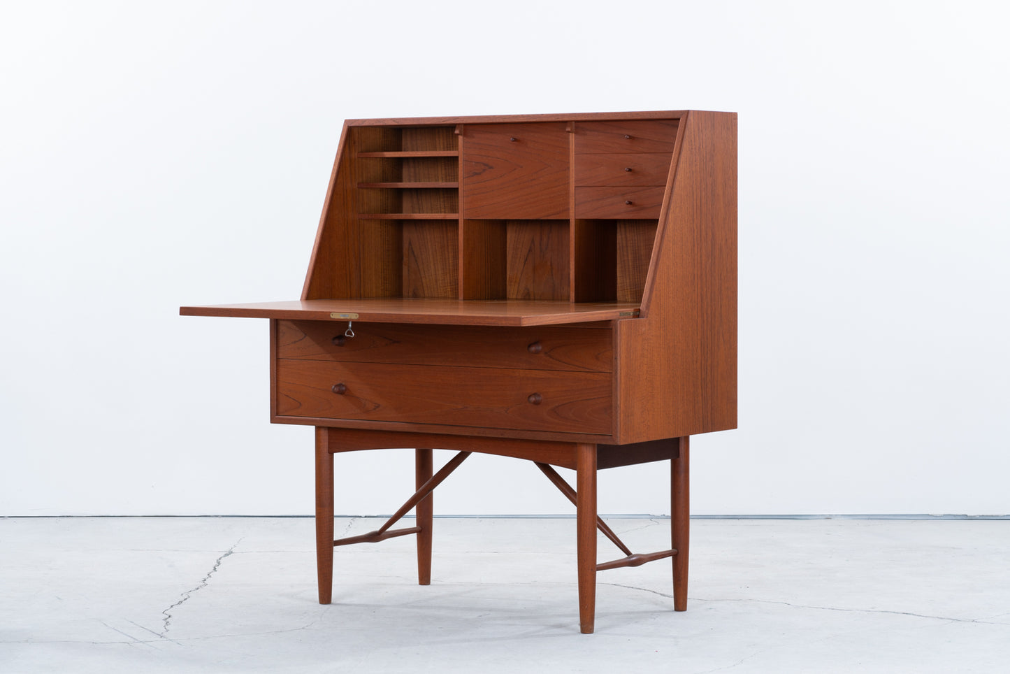 Ib Kofod Larsen | bureau