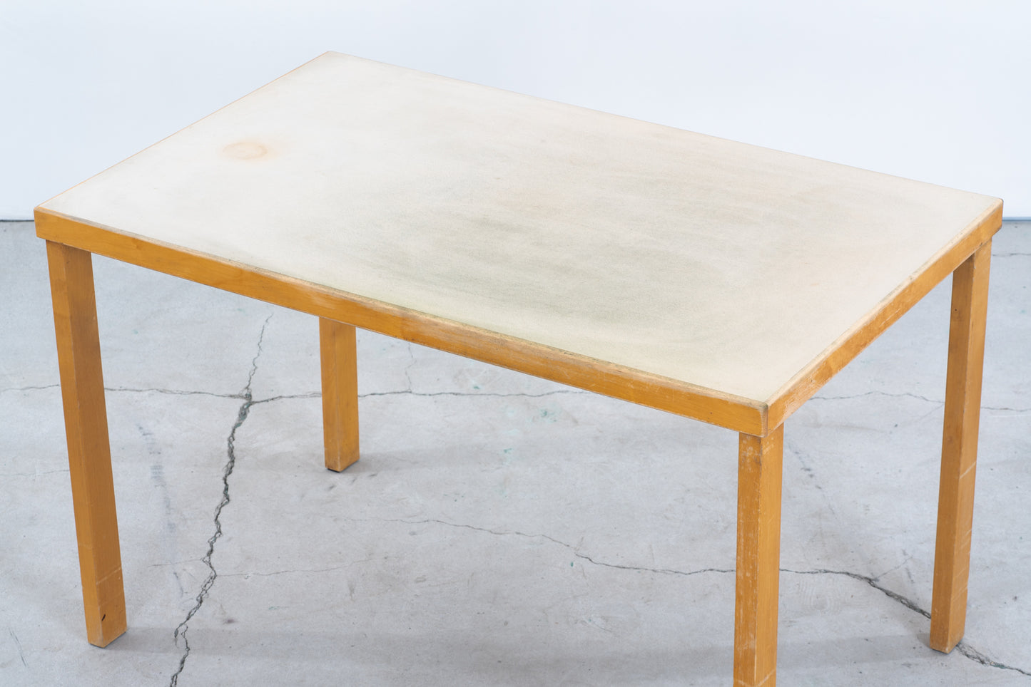 Alvar Aalto | model.96 Table beige linoleum