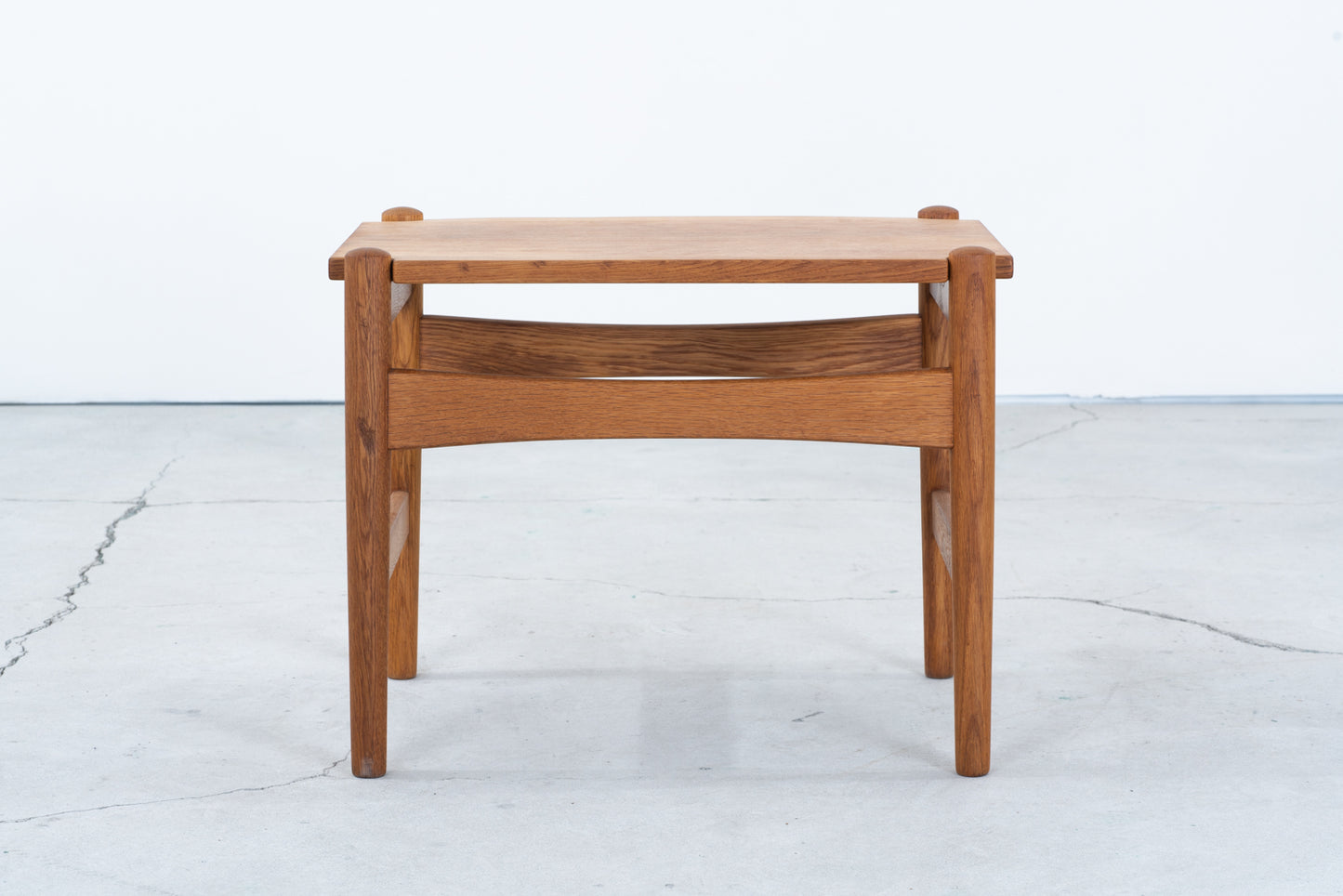 Hans J Wgner | AT50 saide table