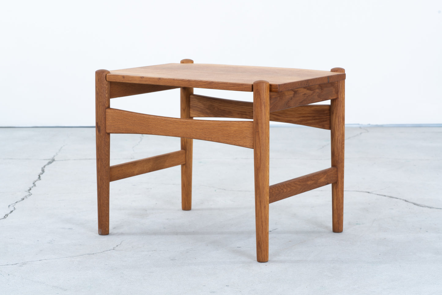 Hans J Wgner | AT50 saide table