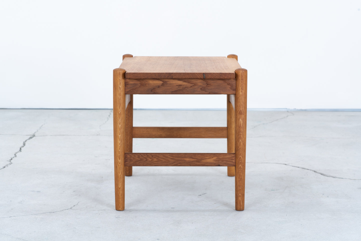 Hans J Wgner | AT50 saide table