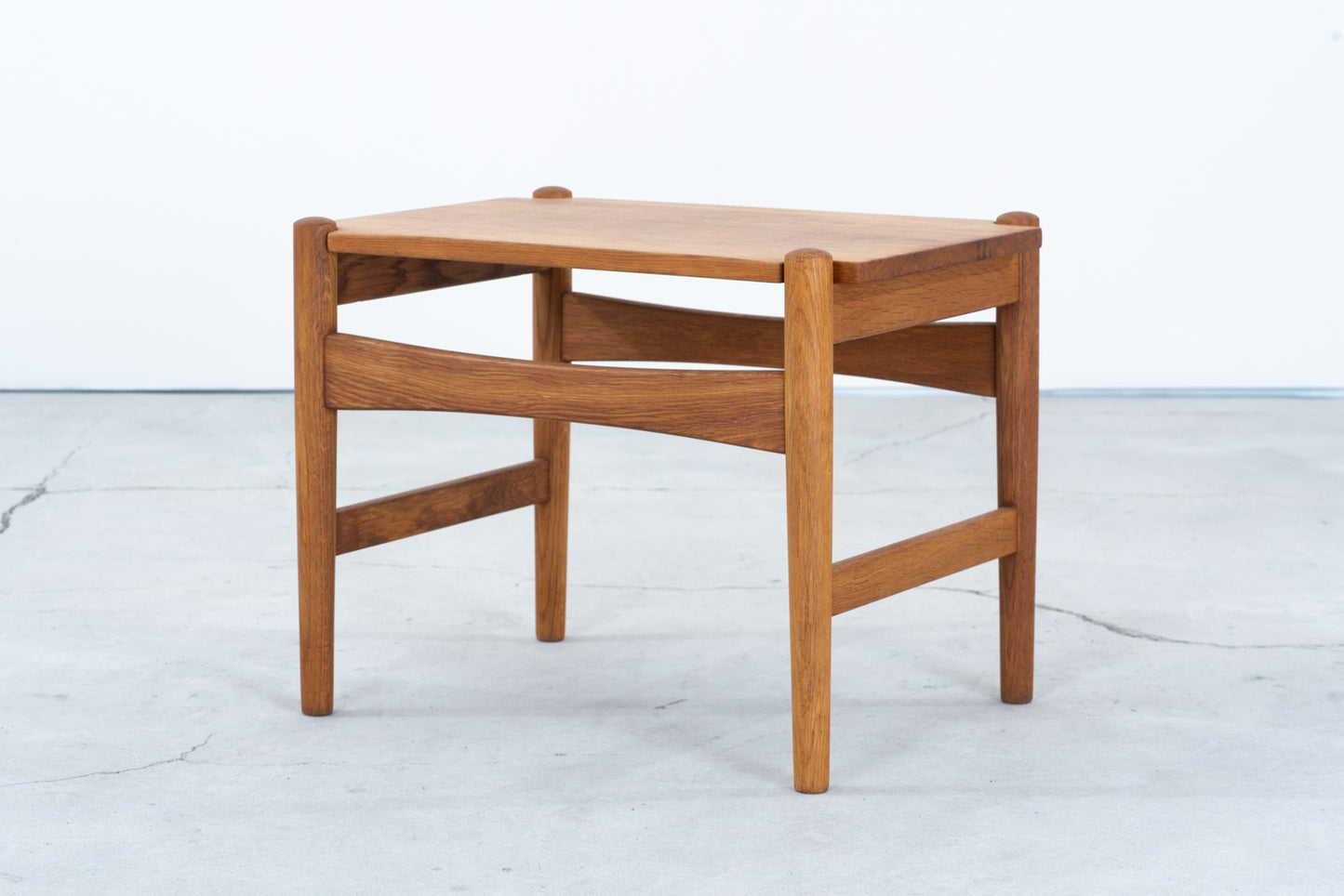 Hans J Wgner | AT50 saide table