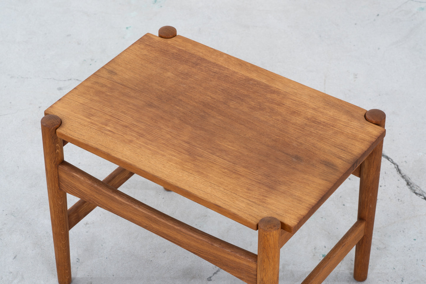 Hans J Wgner | AT50 saide table