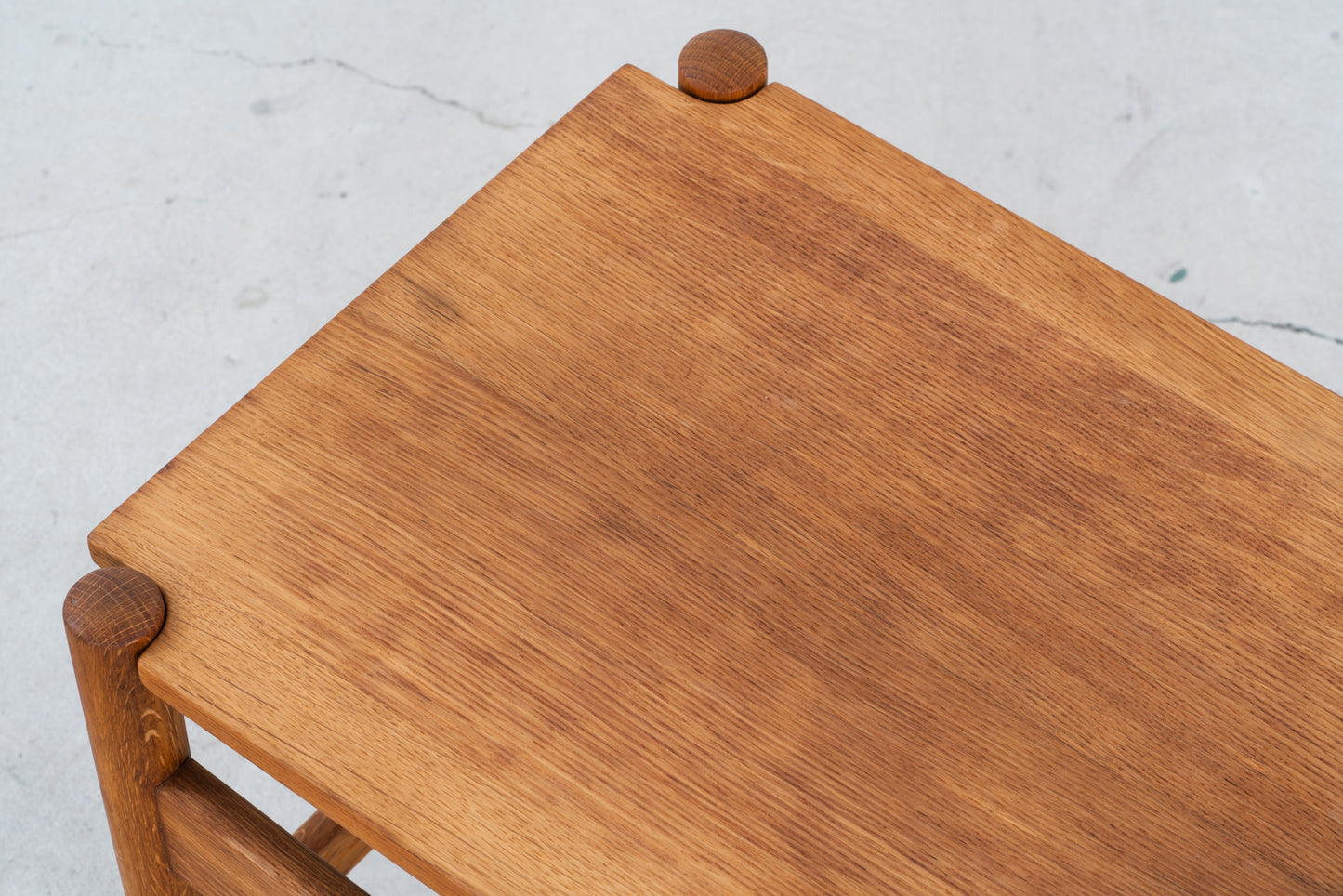Hans J Wgner | AT50 saide table