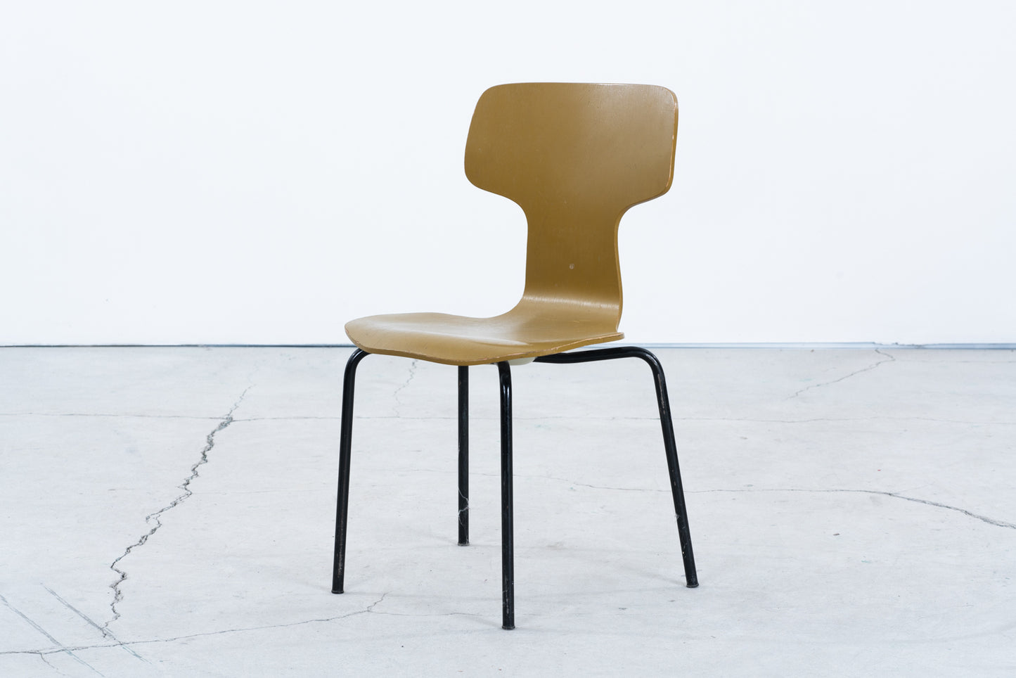 Arne Jacobsen | model.3123 child's T-chair
