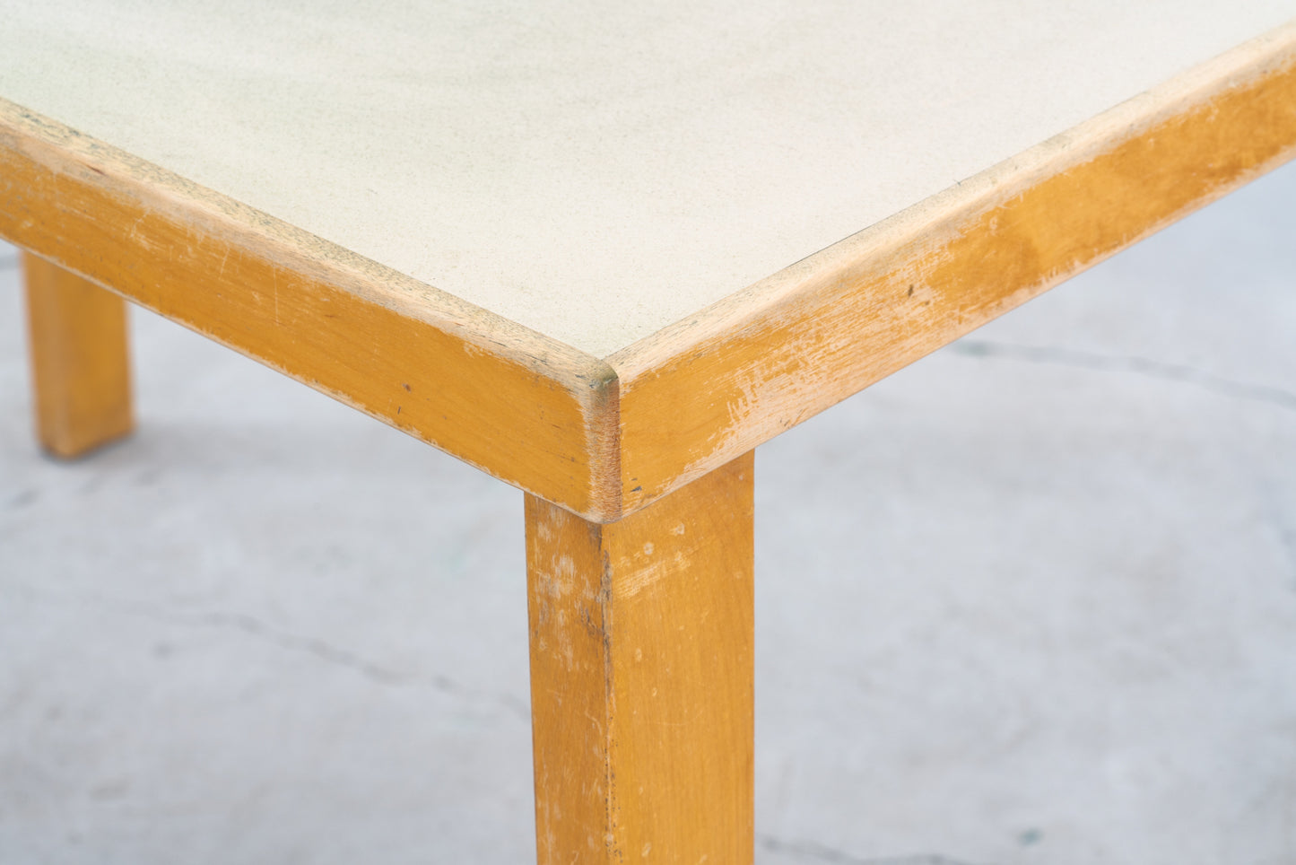 Alvar Aalto | model.96 Table beige linoleum