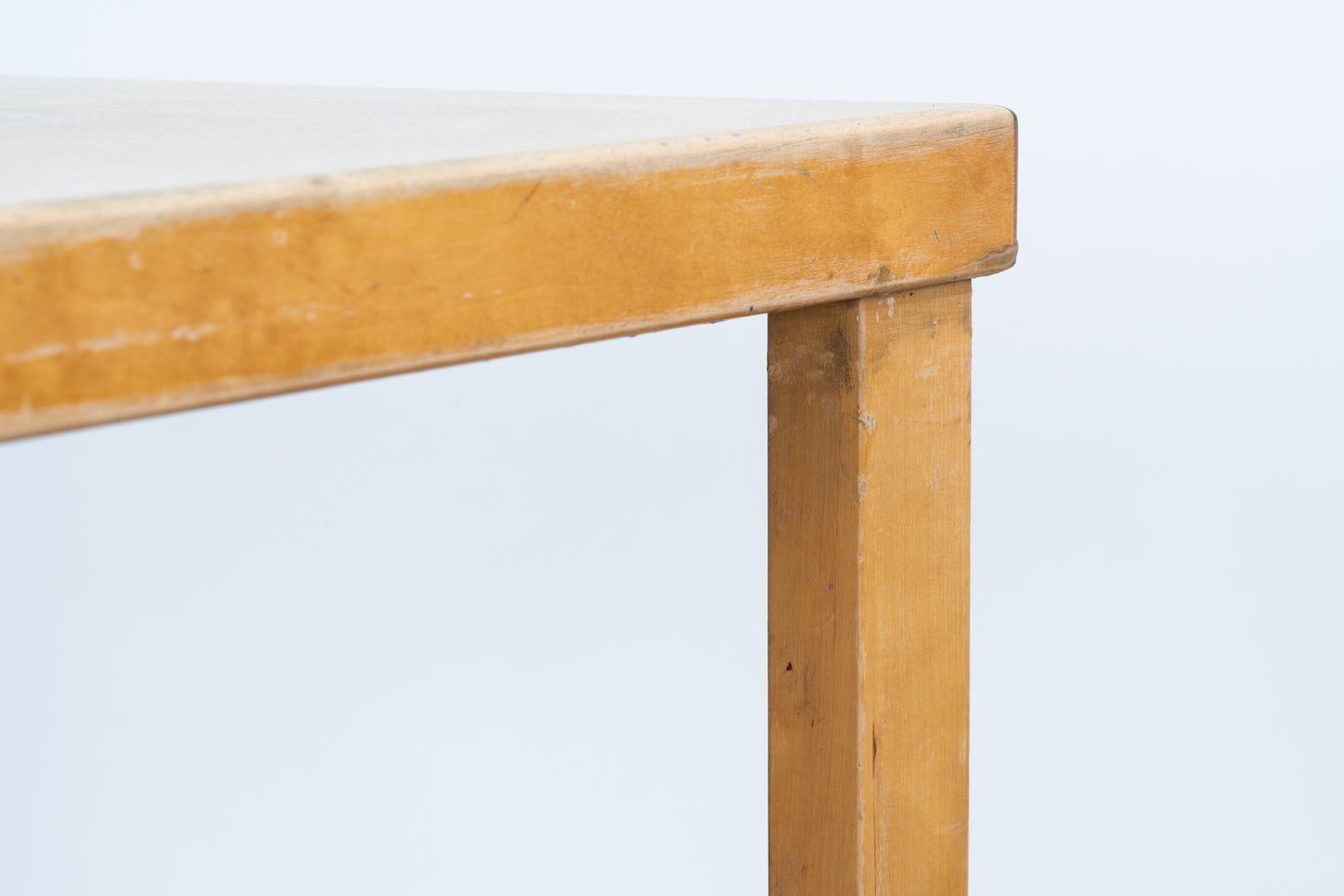 Alvar Aalto | model.96 Table beige linoleum