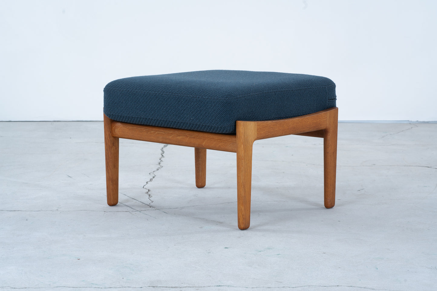 Hans J Wegner | GE290A highback sofa & GE290S ottoman set