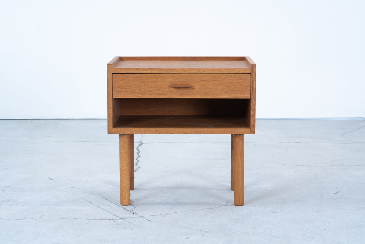 Hans J Wegner | RY430 night table