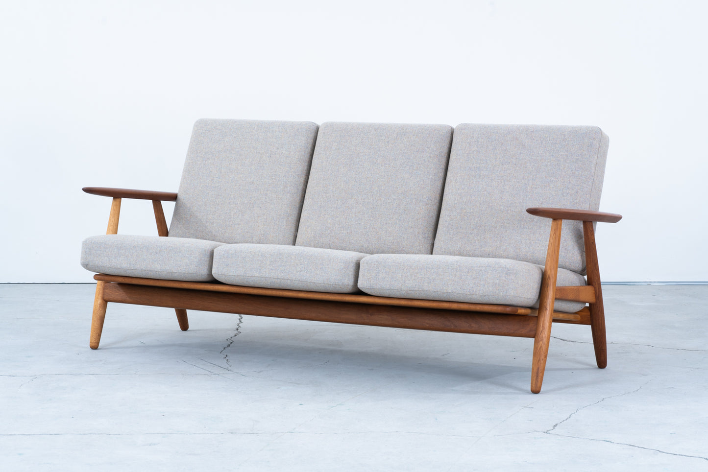 Hans J Wegner | GE240 3seat sofa