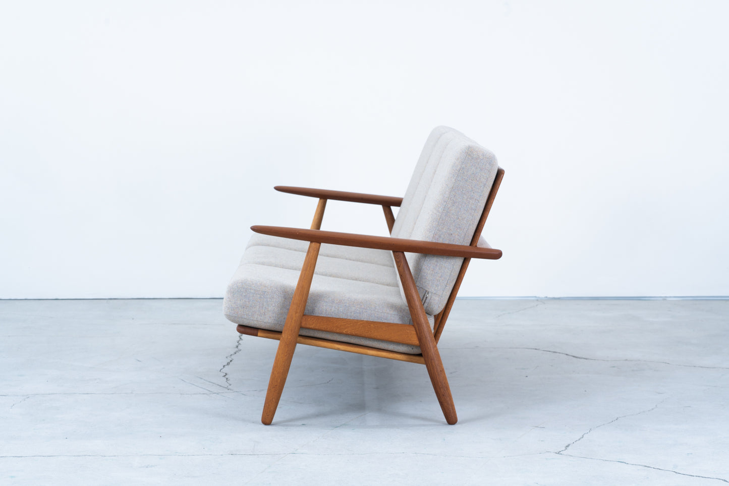 Hans J Wegner | GE240 3seat sofa