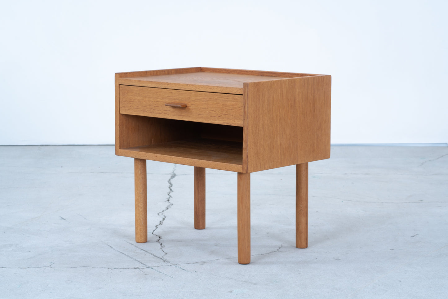 Hans J Wegner | RY430 night table