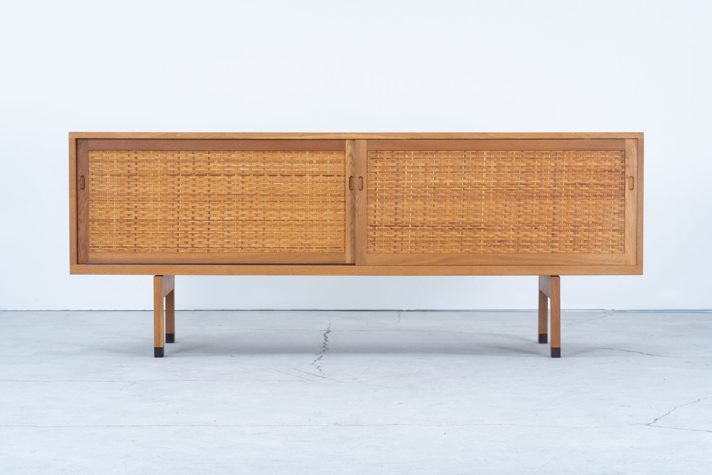 Hans J Wegner | RY26 sideboard