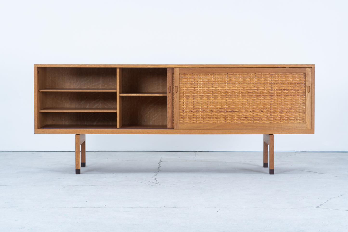Hans J Wegner | RY26 sideboard