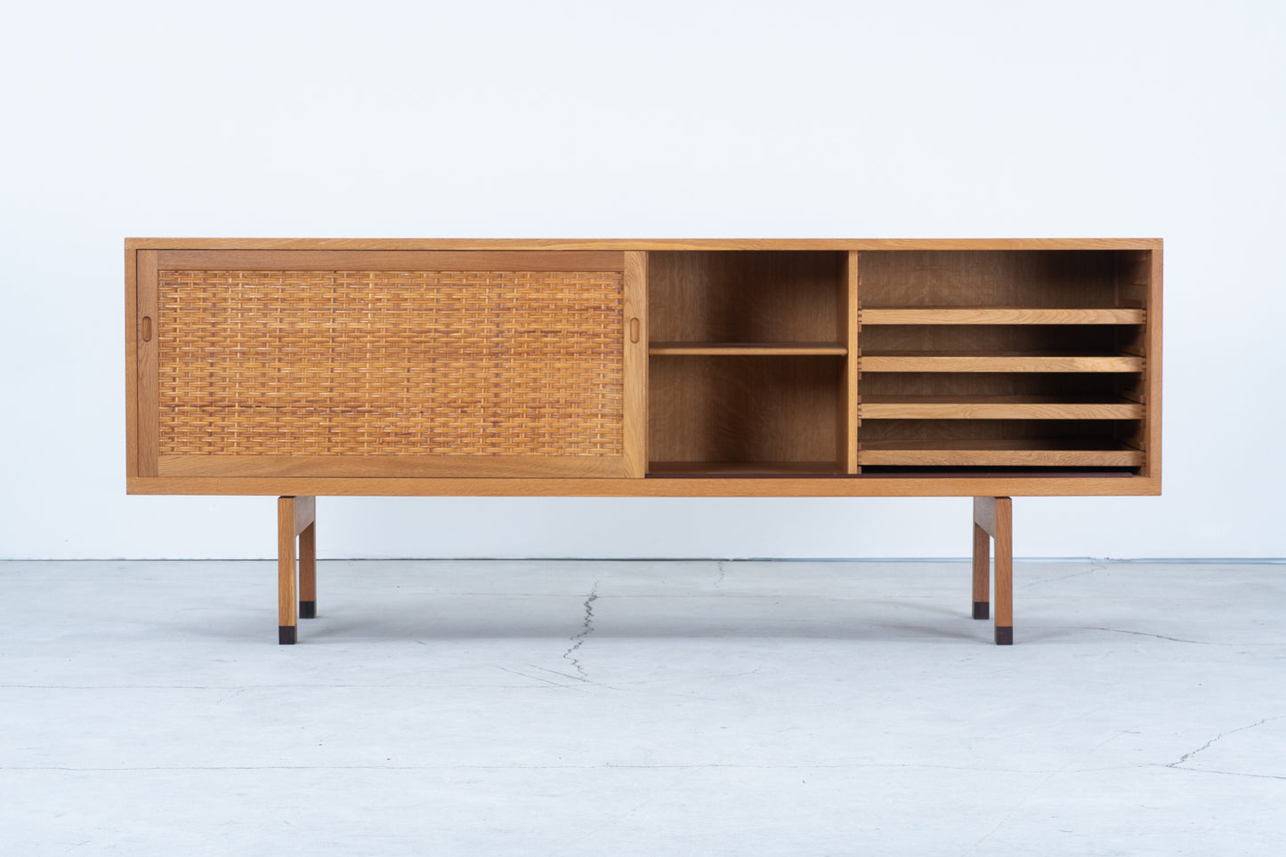 Hans J Wegner | RY26 sideboard