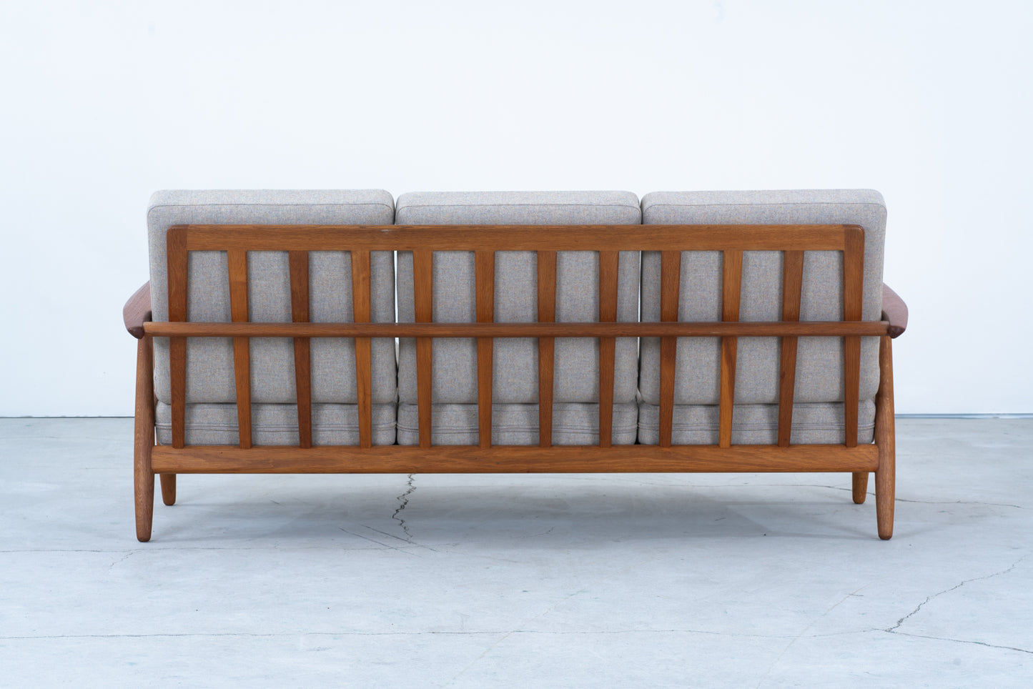 Hans J Wegner | GE240 3seat sofa