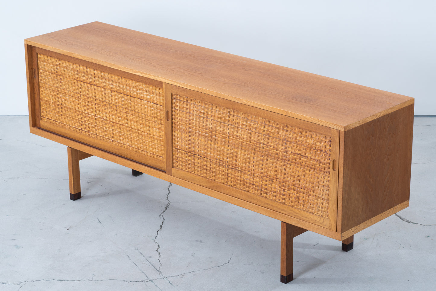 Hans J Wegner | RY26 sideboard