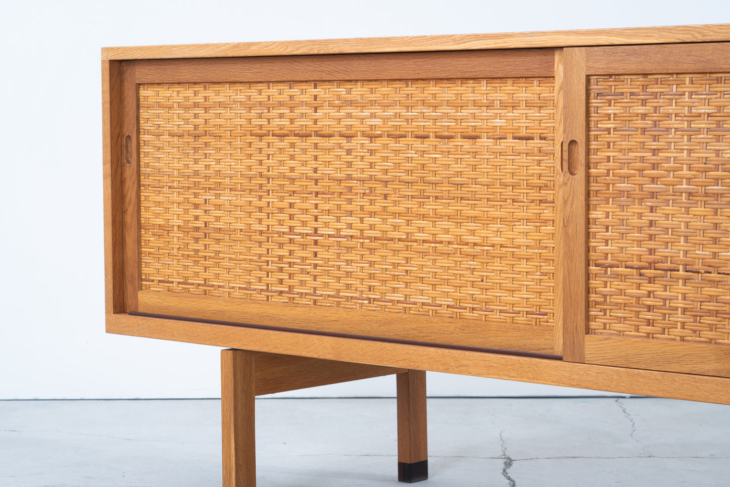 Hans J Wegner | RY26 sideboard