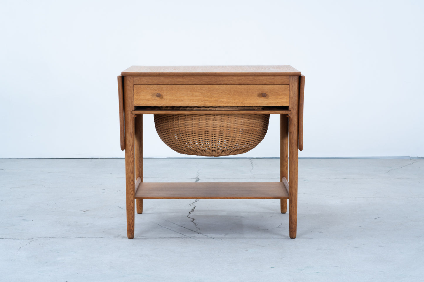 Hans J Wegner | AT33 sewing table