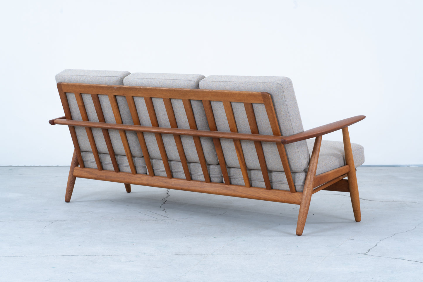 Hans J Wegner | GE240 3seat sofa