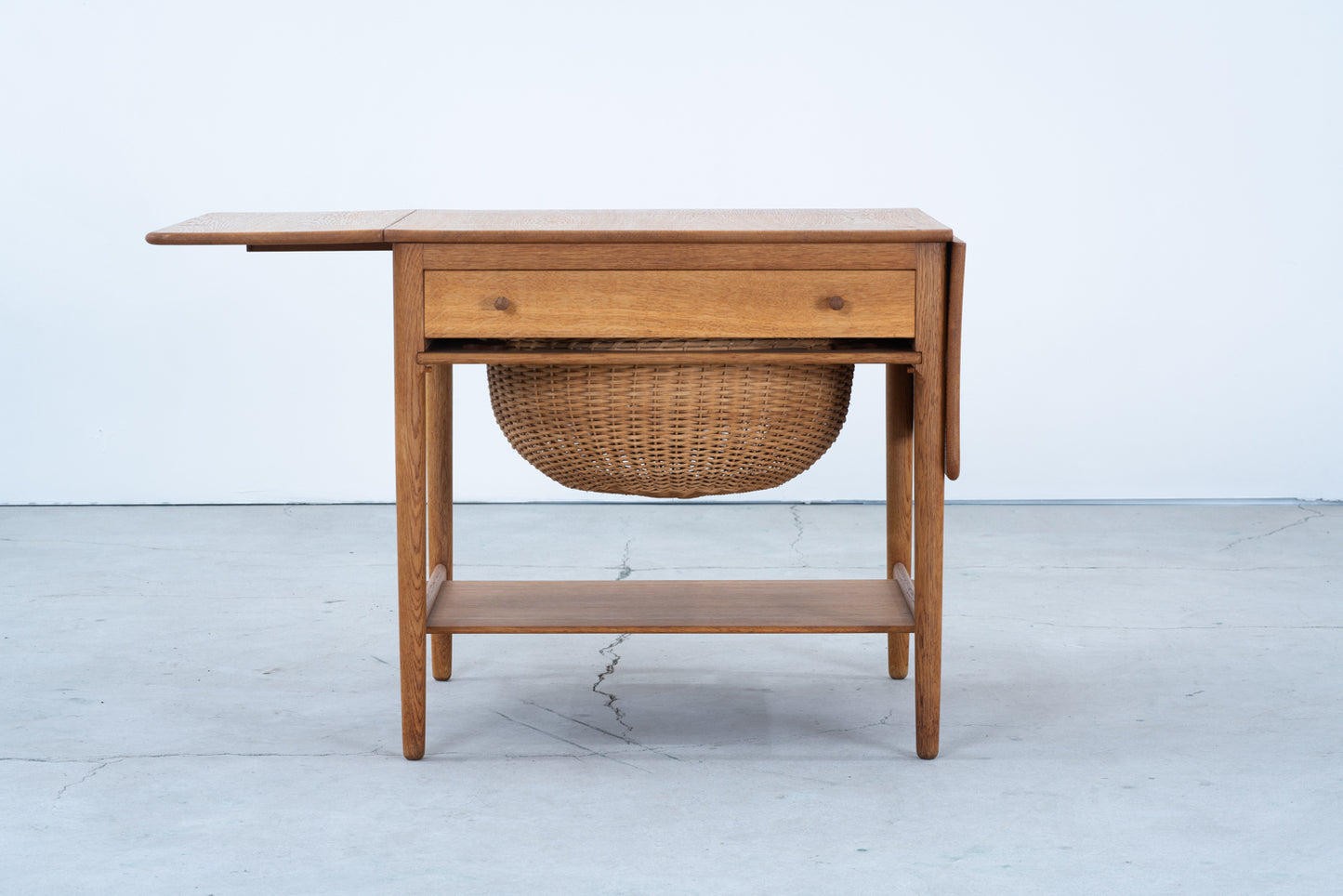 Hans J Wegner | AT33 sewing table