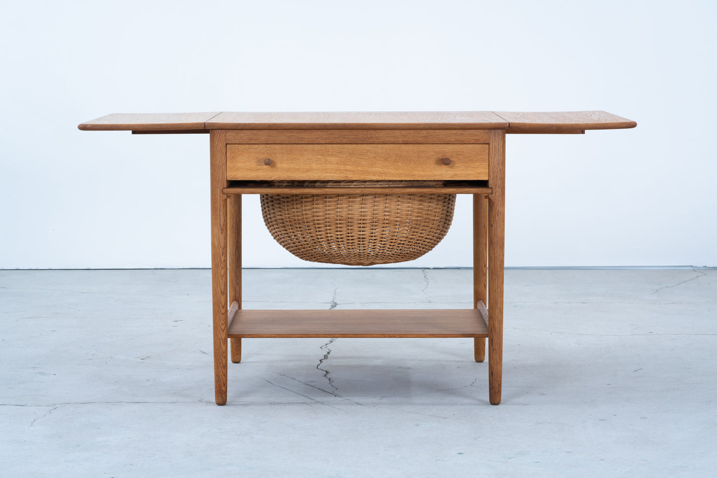 Hans J Wegner | AT33 sewing table