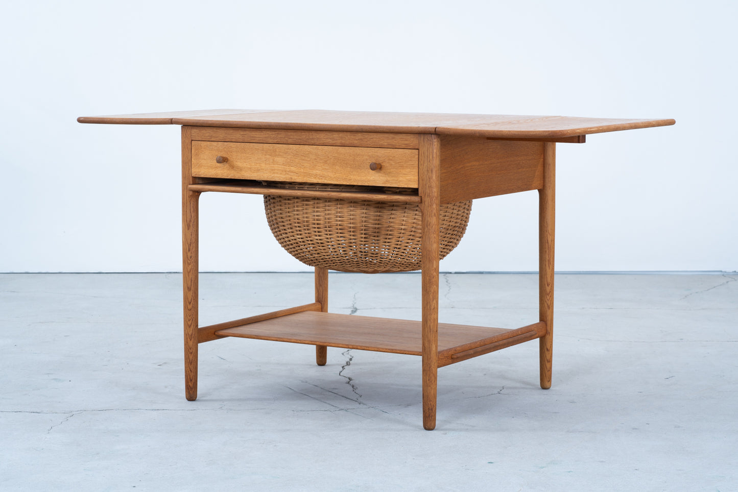 Hans J Wegner | AT33 sewing table