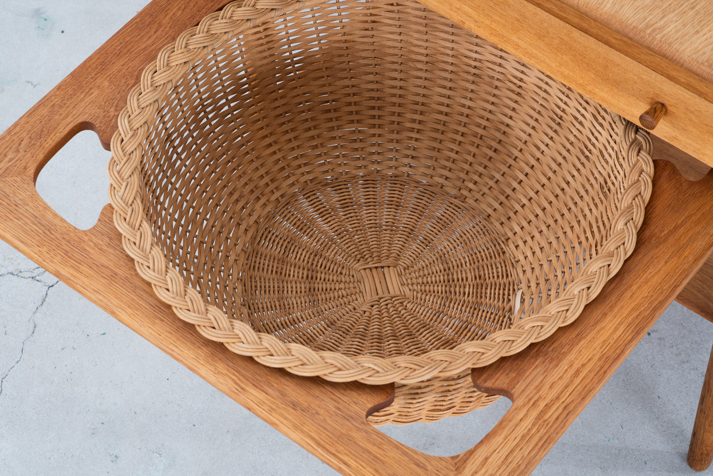 Hans J Wegner | AT33 sewing table