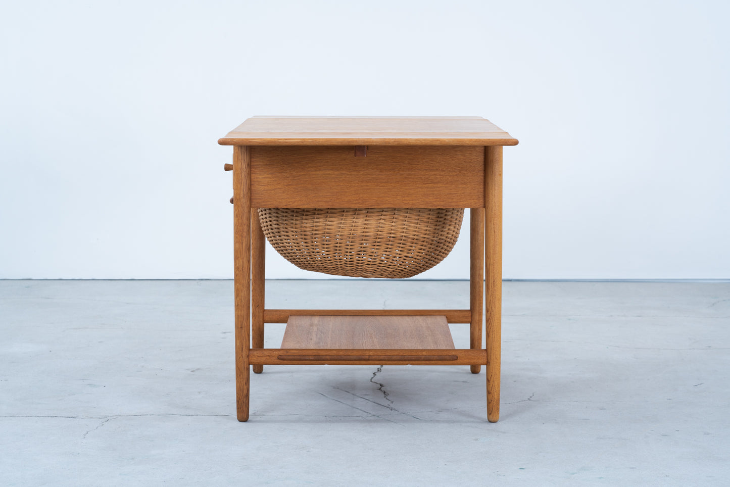 Hans J Wegner | AT33 sewing table