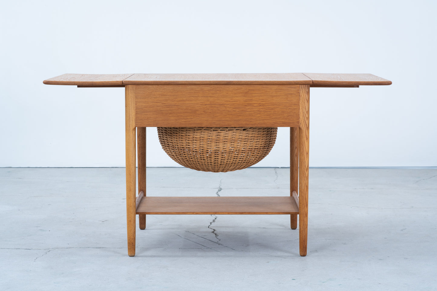 Hans J Wegner | AT33 sewing table