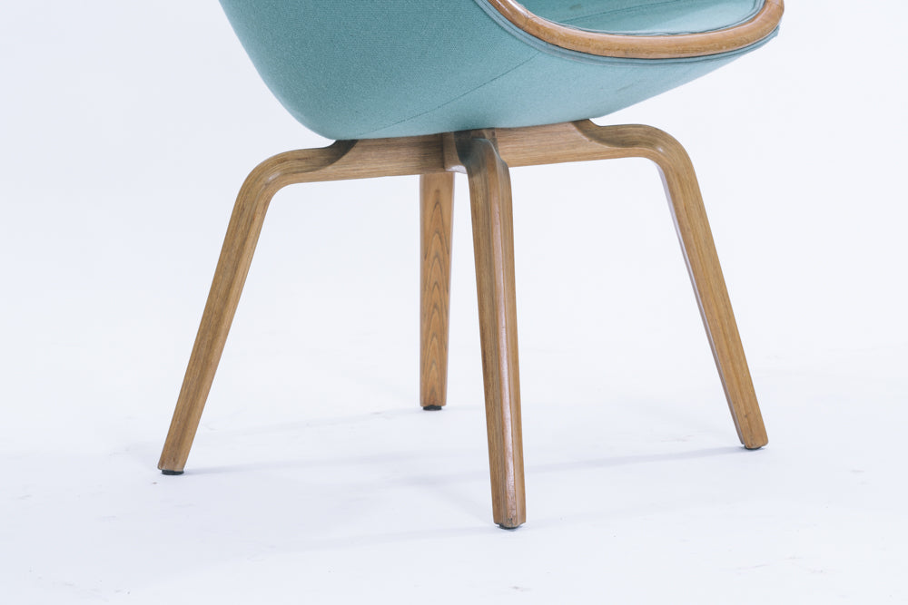 Arne Jacobsen | Giraffe chair for SAS royal hotel