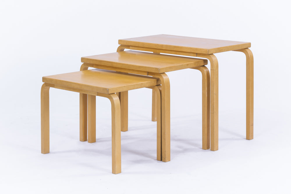 Alvar Aalto | nest table no.88