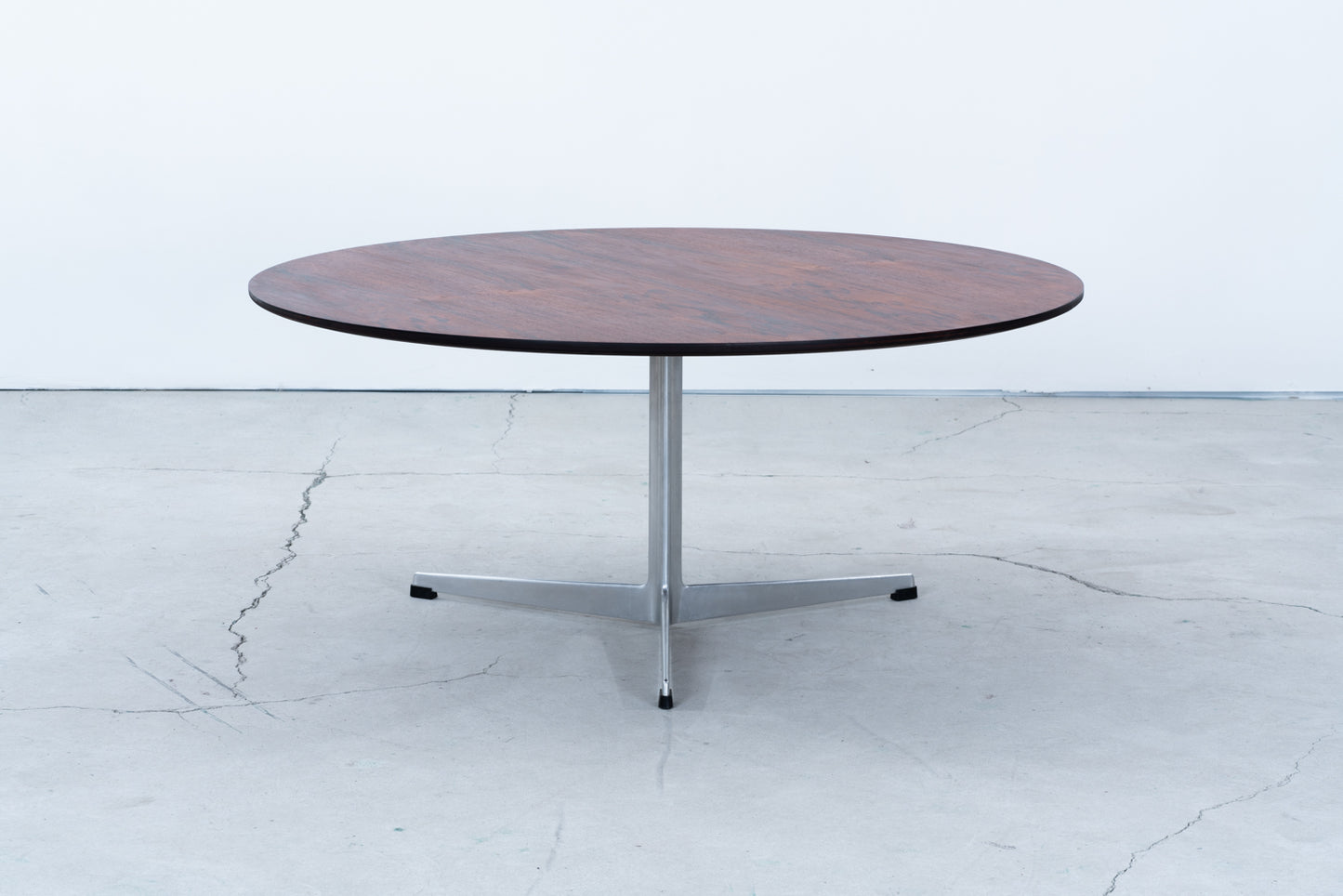 Arne Jacobsen | Model 3513 coffee Table