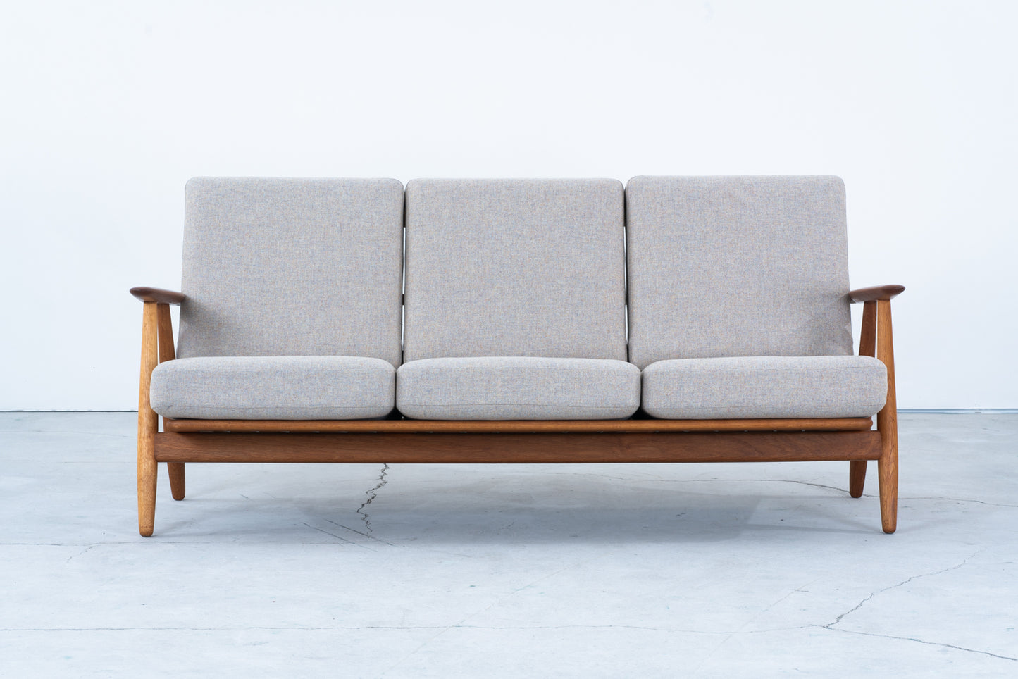 Hans J Wegner | GE240 3seat sofa