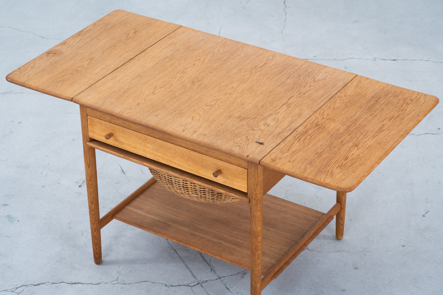 Hans J Wegner | AT33 sewing table